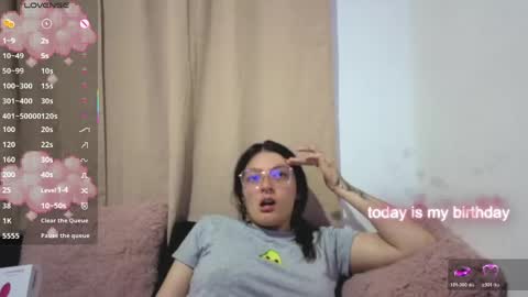 Snapshot of lessliee chatting on 05.19.26 lessliee online show from 05.19.26