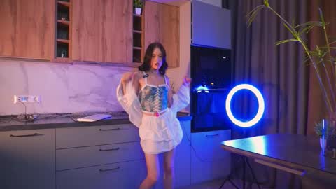 Hi my name is Lessy I am 18 years old. Im new here but I really like making new acquaintances online show from 09.21.25