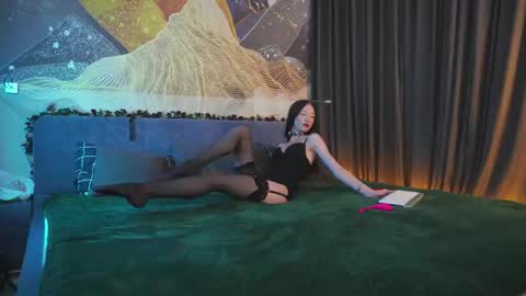 Hi my name is Lessy I am 18 years old. Im new here but I really like making new acquaintances online show from 09.21.25