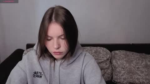 Snapshot of let_me_seee chatting on 10.04.25 Fiona online show from 10.04.25