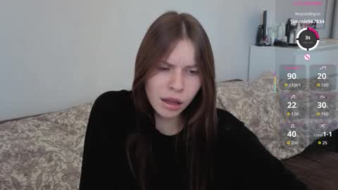 Snapshot of let_me_seee chatting on 10.08.25 Fiona online show from 10.08.25