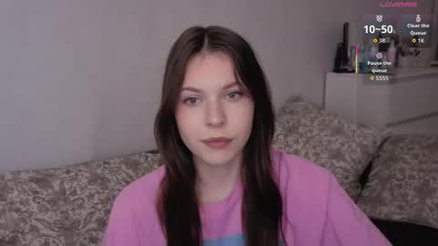 Snapshot of let_me_seee chatting on 10.09.25 Fiona online show from 10.09.25