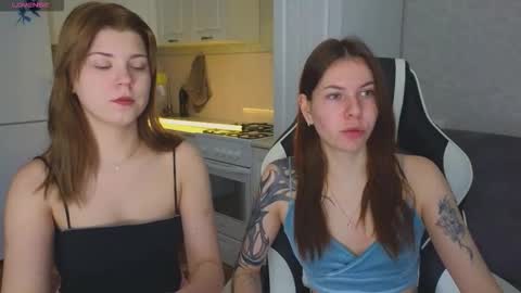 Snapshot of let_me_seee chatting on 11.18.25 Fiona online show from 11.18.25