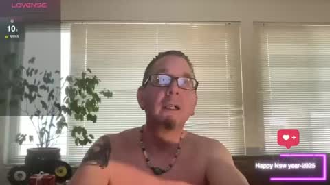 Snapshot of letloverule63 chatting on 01.12.25 letloverule63 online show from 01.12.25