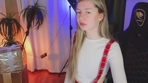 Snapshot of lettablush chatting on 12.21.24 letta online show from 12.21.24