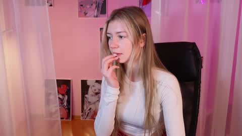 Snapshot of lettablush chatting on 12.21.24 letta online show from 12.21.24