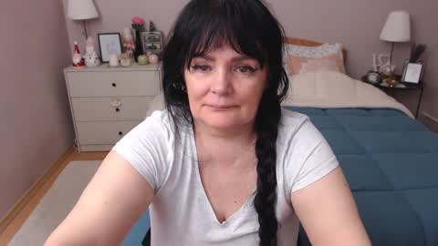 Snapshot of leveme2night chatting on 12.30.24 Mary online show from 12.30.24