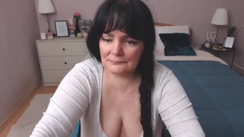 Snapshot of leveme2night chatting on 01.04.25 Mary online show from 01.04.25