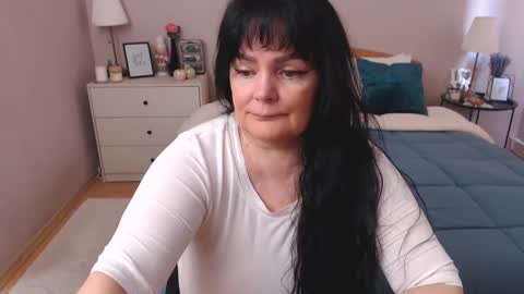 Snapshot of leveme2night chatting on 01.14.25 Mary online show from 01.14.25