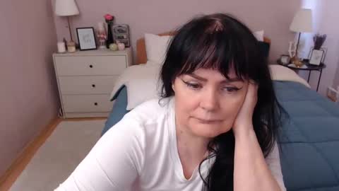 Snapshot of leveme2night chatting on 01.24.25 Mary online show from 01.24.25