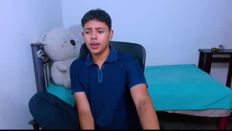 Snapshot of levii_7 chatting on 10.23.25 0600AM-1200PM - online show from 10.23.25