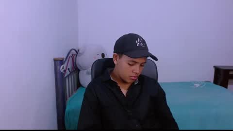 Snapshot of levii_7 chatting on 10.30.25 0600AM-1200PM - online show from 10.30.25