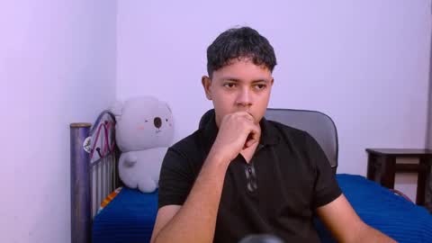 Snapshot of levii_7 chatting on 11.17.25 0600AM-1200PM - online show from 11.17.25