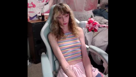 Snapshot of lewdy_booty chatting on 12.23.24 lewdy booty online show from 12.23.24