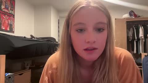 Snapshot of lexaarose05 chatting on 12.18.24 lexisRose online show from 12.18.24