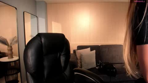 Lexie  online show from 10.16.25