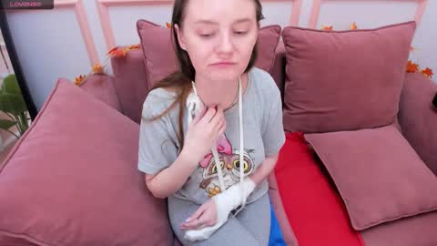 Snapshot of lexihoward chatting on 10.27.25 Lexi online show from 10.27.25