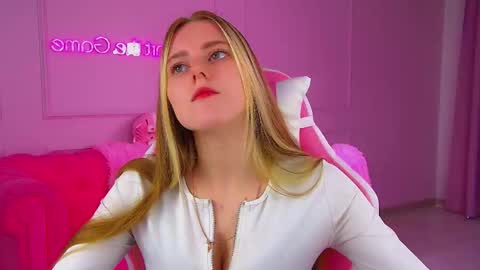 Snapshot of lexireadway chatting on 09.25.25 Lexi online show from 09.25.25