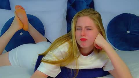 Snapshot of lexireadway chatting on 10.03.25 Lexi online show from 10.03.25