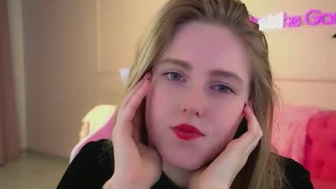 Snapshot of lexireadway chatting on 10.14.25 Lexi online show from 10.14.25