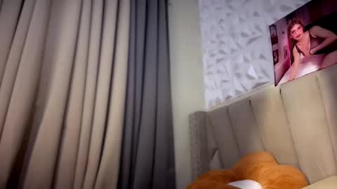 Snapshot of lexisdior chatting on 10.26.25 Naturaly Born Goddess Ms. kendall online show from 10.26.25