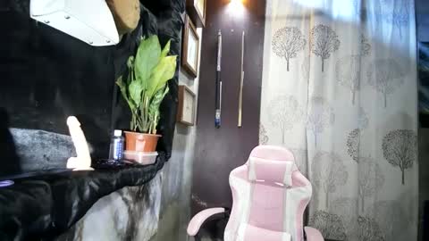 Snapshot of lexisecrets12 chatting on 11.19.25 lexisecrets12 online show from 11.19.25