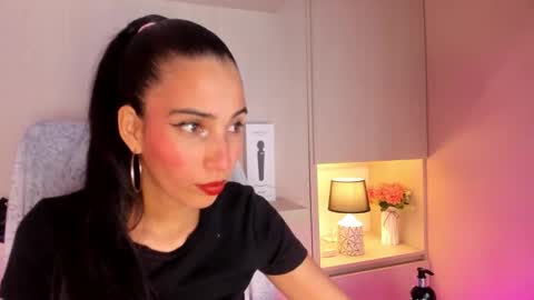 L I A  online show from 12.02.25