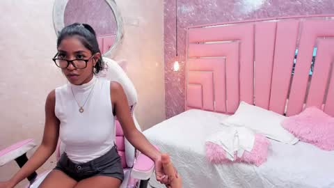 Snapshot of leyla_ebony chatting on 12.30.24 Leyla online show from 12.30.24