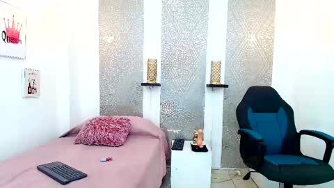 Snapshot of leyli_ass chatting on 01.16.25 leyli_ass online show from 01.16.25