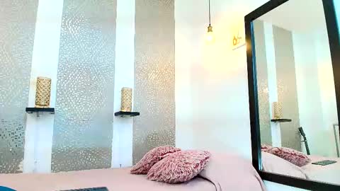 Snapshot of leyli_ass chatting on 02.15.25 leyli_ass online show from 02.15.25
