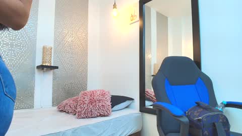 Snapshot of leyli_ass chatting on 02.26.25 leyli_ass online show from 02.26.25