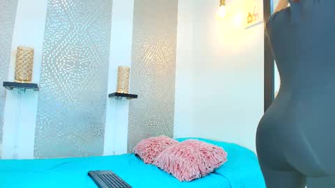 Snapshot of leyli_ass chatting on 03.01.25 leyli_ass online show from 03.01.25