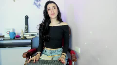 Snapshot of leynamadrigal chatting on 02.24.25 Leyna online show from 02.24.25