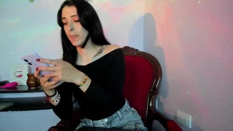 Snapshot of leynamadrigal chatting on 02.25.25 Leyna online show from 02.25.25