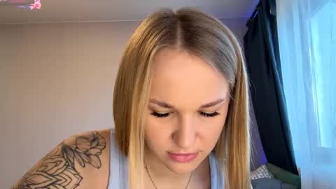 Mia online show from 11.23.25