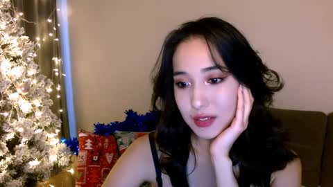 Snapshot of li_noen chatting on 12.19.24 Li online show from 12.19.24