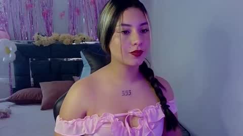 Snapshot of lia_14_ chatting on 10.01.25 Lia online show from 10.01.25