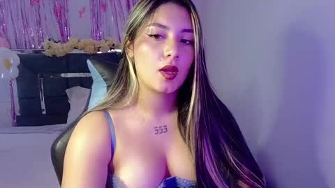 Snapshot of lia_14_ chatting on 10.02.25 Lia online show from 10.02.25