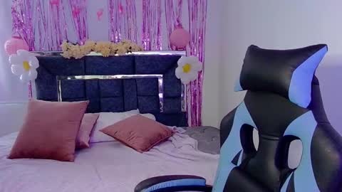 Snapshot of lia_14_ chatting on 10.09.25 Lia online show from 10.09.25