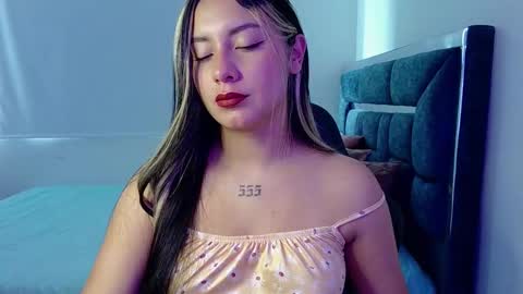 Snapshot of lia_14_ chatting on 10.19.25 Lia online show from 10.19.25