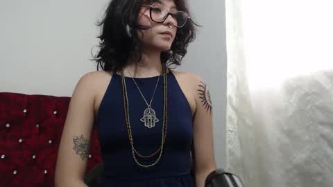 Lia online show from 10.21.25