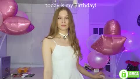 Lia  online show from 10.25.25