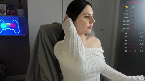 Snapshot of lia_lil chatting on 11.11.25 Lia online show from 11.11.25