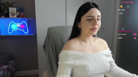 Snapshot of lia_lil chatting on 11.15.25 Lia online show from 11.15.25