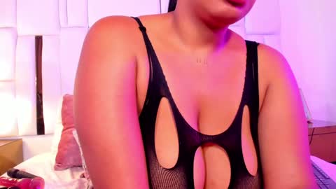lia_mariana online show from 12.18.24
