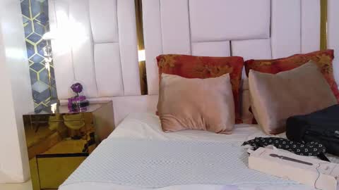 Snapshot of lia_mariana chatting on 10.15.25 lia_mariana online show from 10.15.25