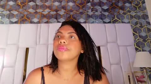 Snapshot of lia_mariana chatting on 10.19.25 lia_mariana online show from 10.19.25