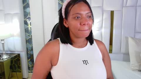 Snapshot of lia_mariana chatting on 10.22.25 lia_mariana online show from 10.22.25