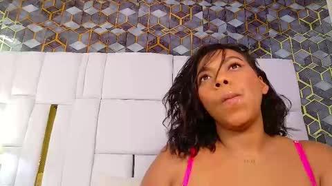 Snapshot of lia_mariana chatting on 10.26.25 lia_mariana online show from 10.26.25