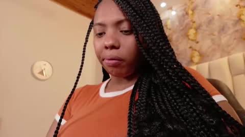 Snapshot of lia_mariana chatting on 10.30.25 lia_mariana online show from 10.30.25